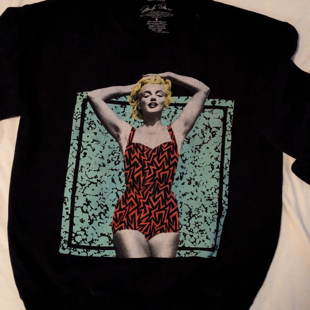 Marilyn Monroe Sizzling Summer Swimsuit Sweatshirt Small